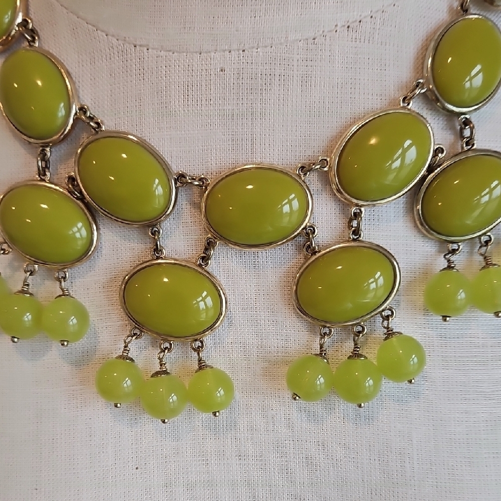 Banana Republic, Trina Turk Elegant Green Statement Necklace - Picture 3 of 4